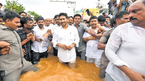 YS Jagan came to help flood victims